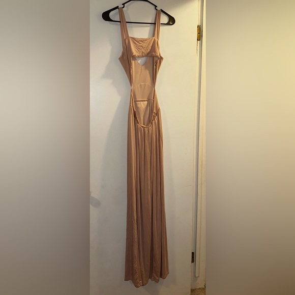 Showpo - Maxi Dress - Size 6 - Picture 4 of 5
